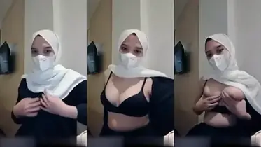 Hijab Camilla Remas Toket Gede Sampe Memek Basah